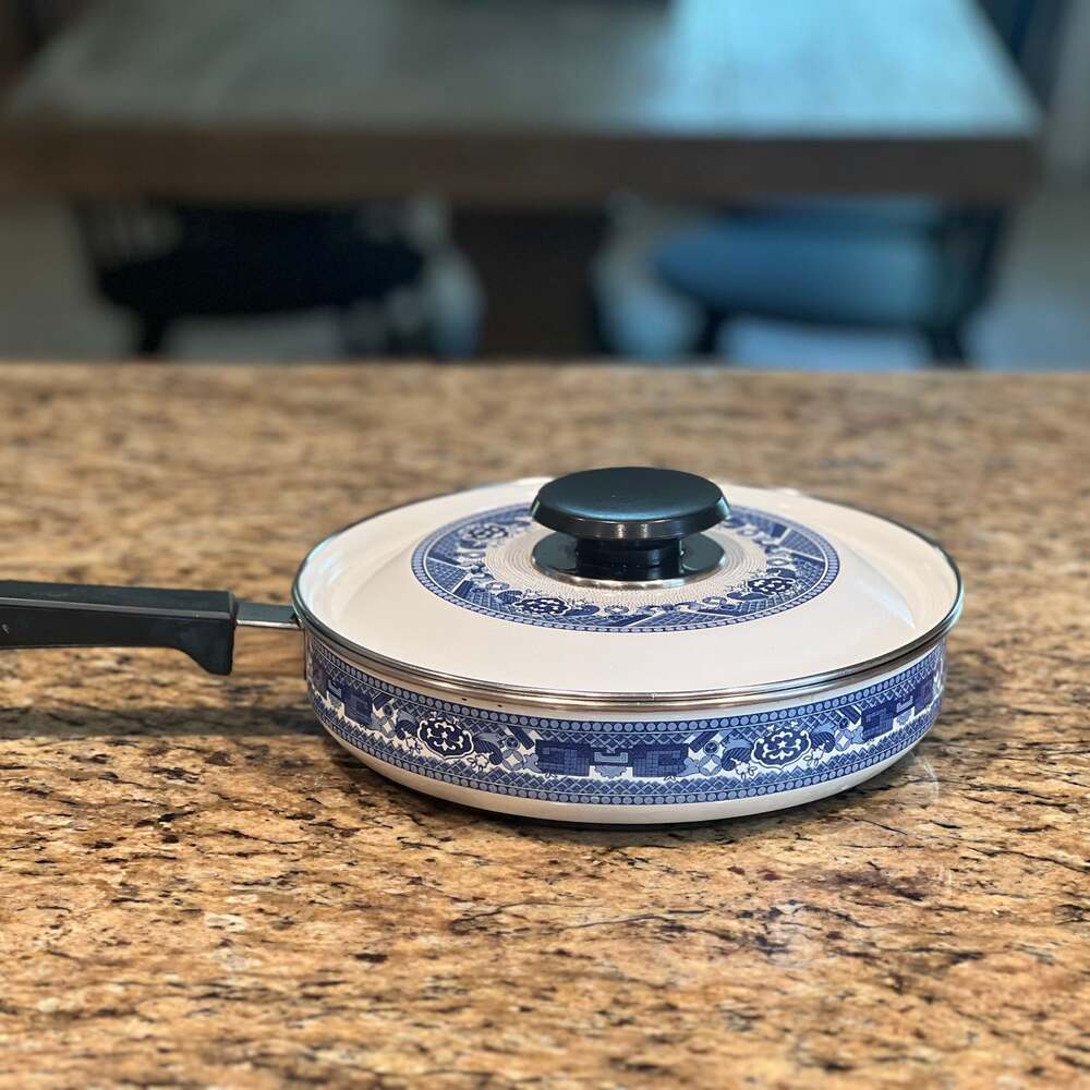 Vintage Blue Willow Porcelainized Steel Enamelware Covered Sauce Pan